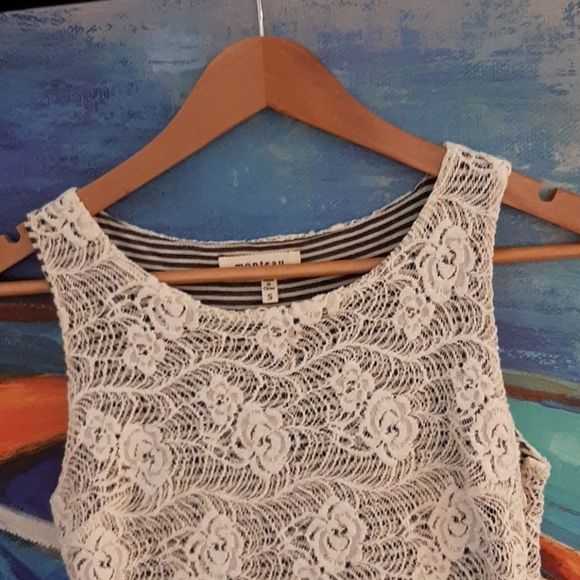 Monteau Los Angeles size SM lace dress - Picture 4 of 7